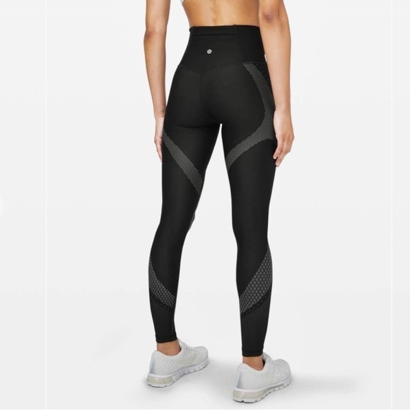 Lululemon - Mapped Out High-Rise Tight 28” - Picture 2 of 10
